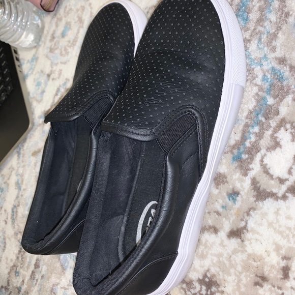 COPY - black slip ons 👟 - Picture 2 of 5